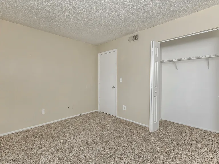 Bardmoor Pointe — Photo 15