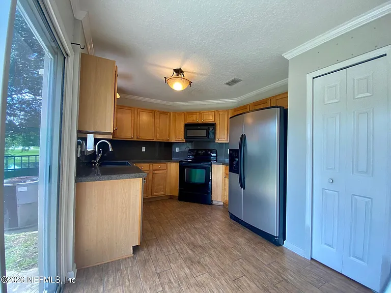 1530 Vineland Cir #B — Photo 14