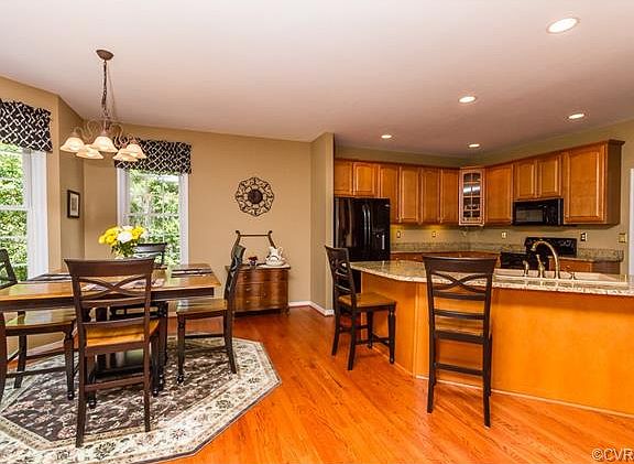 5th image of 10261 Shawns Grove Pl