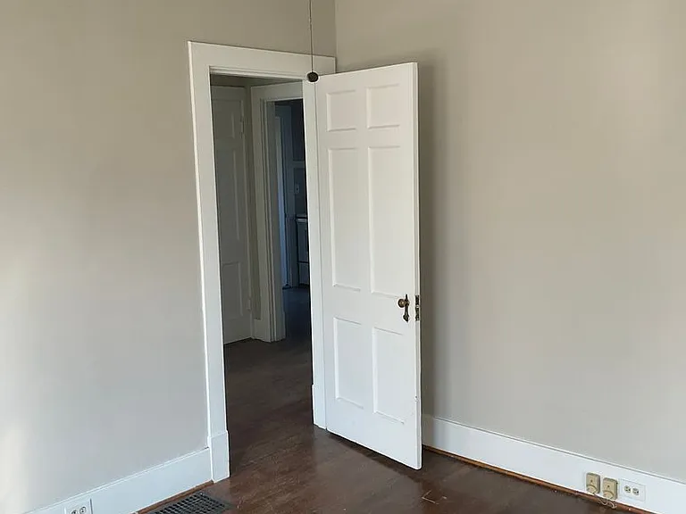 438 S Margin St — Photo 10