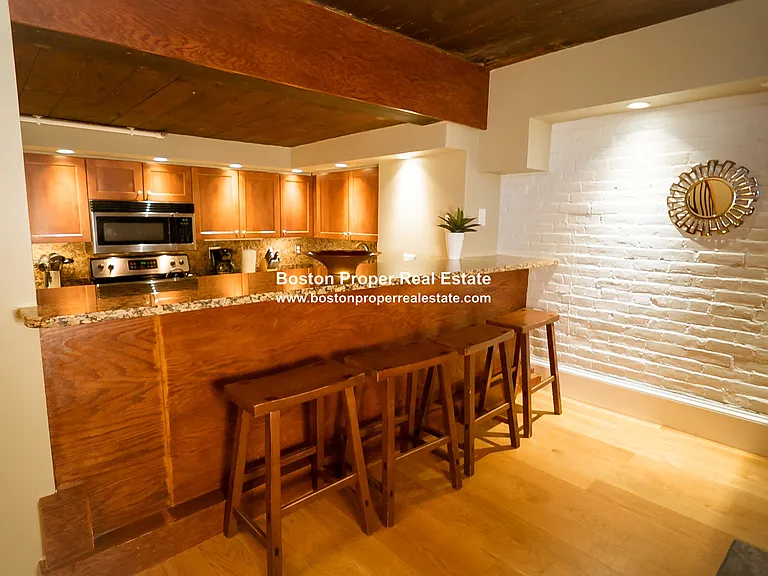113 Beacon St #5R — Photo 1