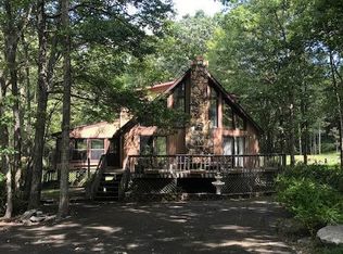 3162 Bluebird Dr, Bushkill, PA 18324