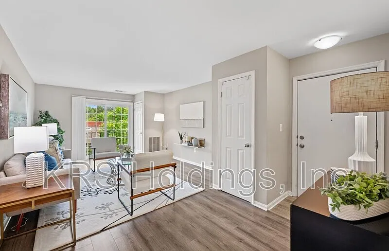 2 bed, 1.0 bath, 976 sqft, $2,695 — Photo 4