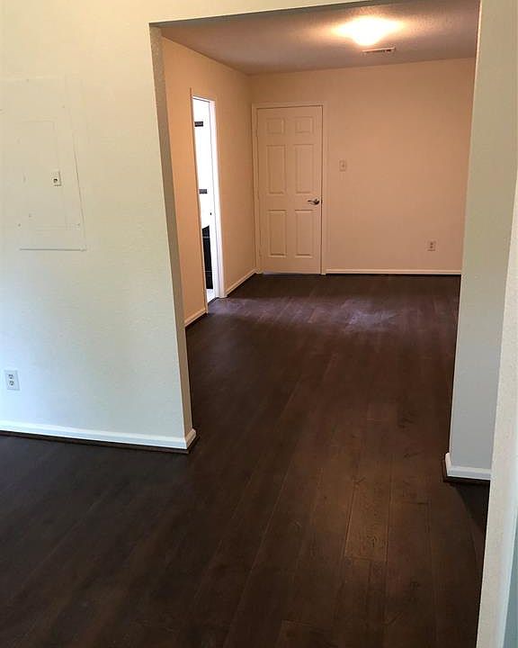 1st image of 421 Brookdale Dr