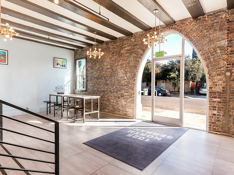 1025 N Serrano Ave — Photo 19