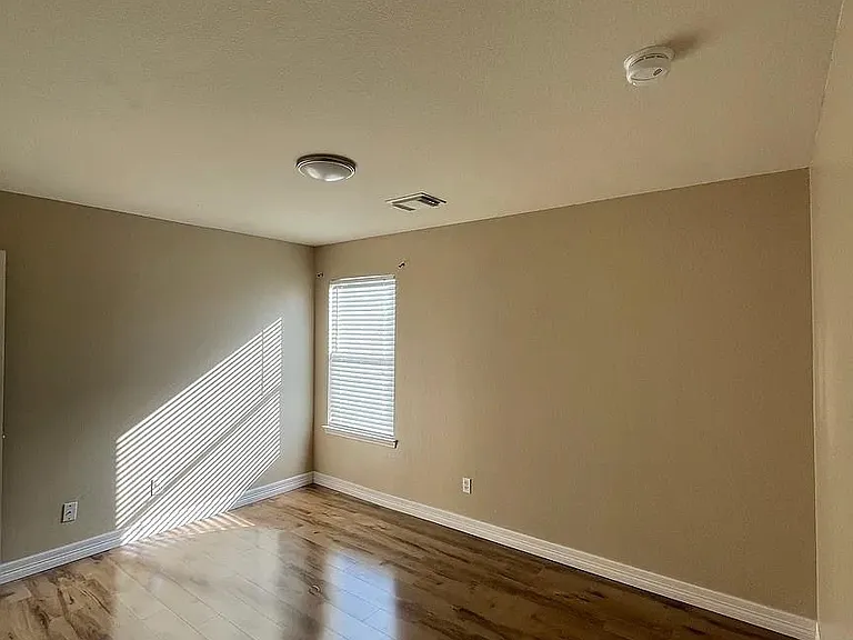 18211 Temple Hill Ln — Photo 11