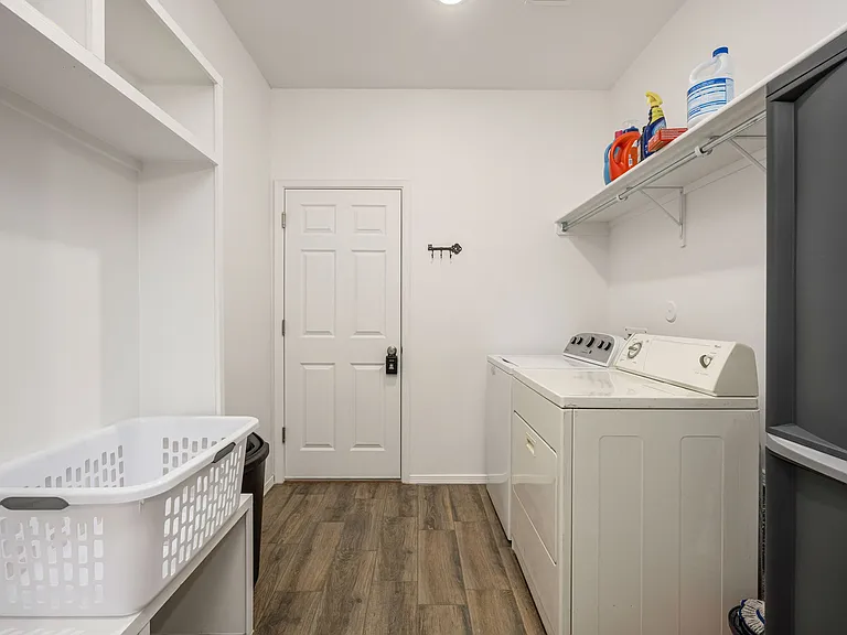 3653 Central Ave — Photo 17