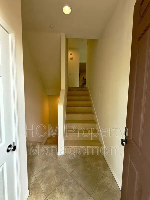4 bed, 2.5 bath, 1671 sqft, $4,195 — Photo 2