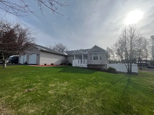 5275 Will Dr, Indian River, MI 49749