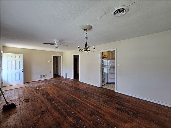 3rd image of 208 Tee Dr