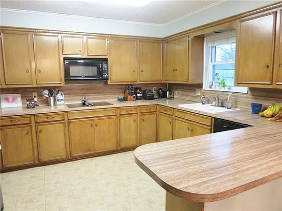 2nd image of 2926 Arrowhead Dr