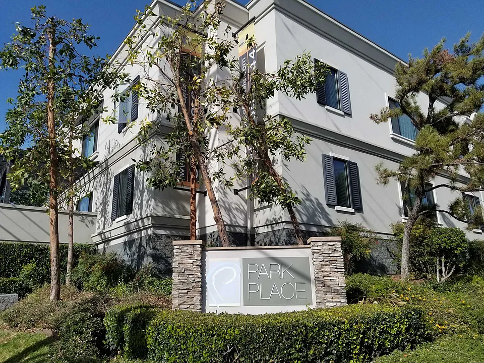 De Soto Ave