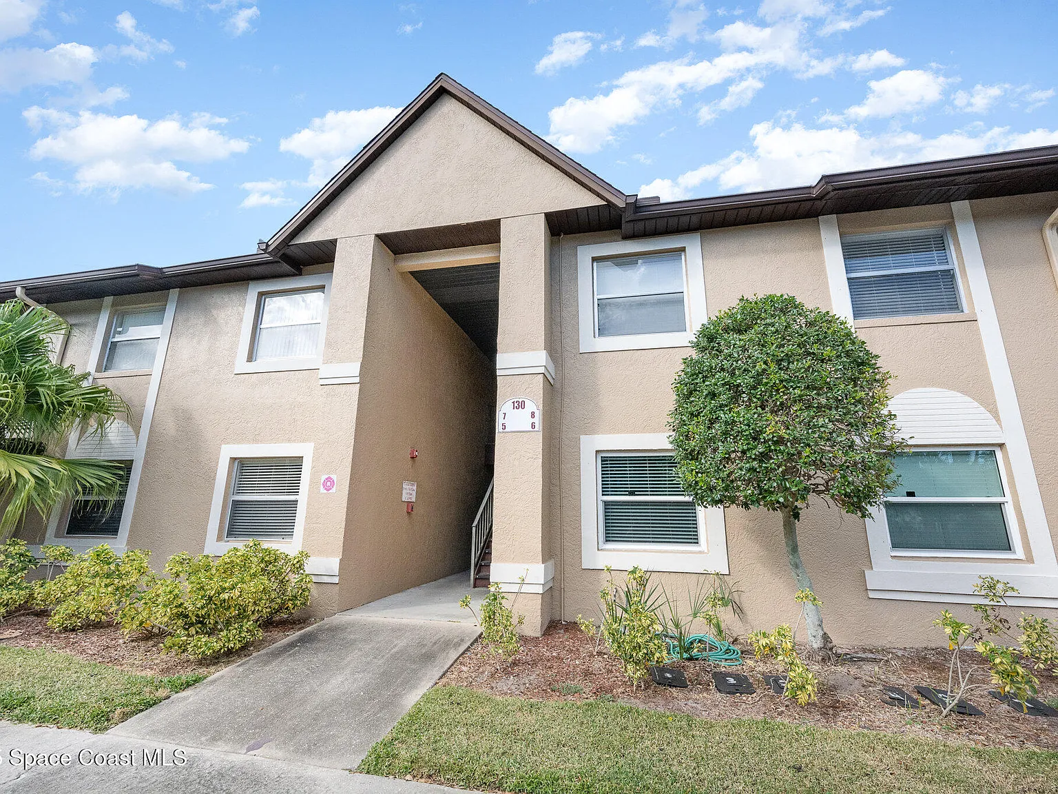 2 bed, 2.0 bath, 1037 sqft, $1,575 — Photo 2