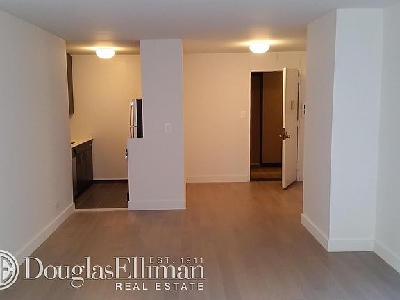 5th image of 300 Mercer St APT 30H