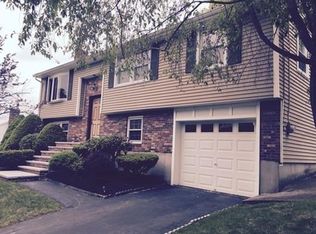11 Cutting Ln, Burlington, MA 01803