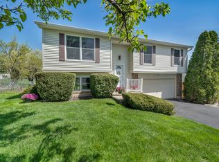 2208 Rolling Ridge Ln, Lindenhurst, IL 60046