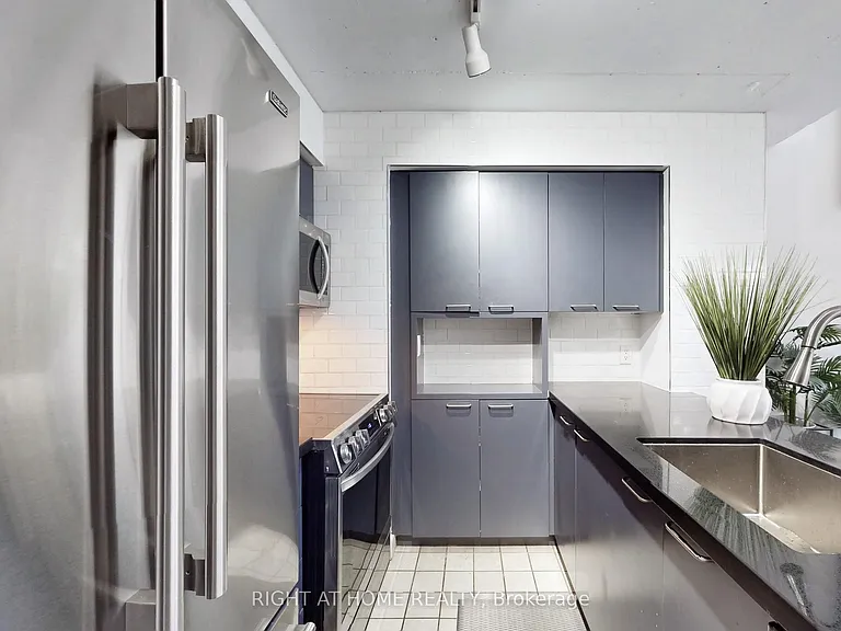 255 Richmond St E #401 — Photo 14
