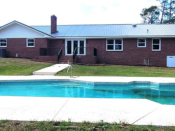 2nd image of 204 Lake Dr