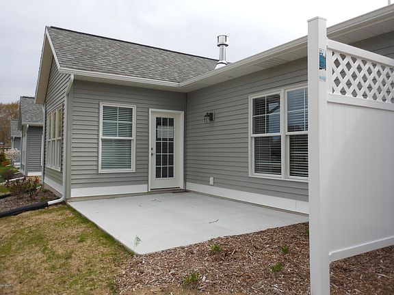 3rd image of 1015 Maplewood Ct #41