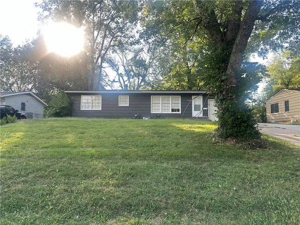 10002 Belmont Ave, Kansas City, MO 64134