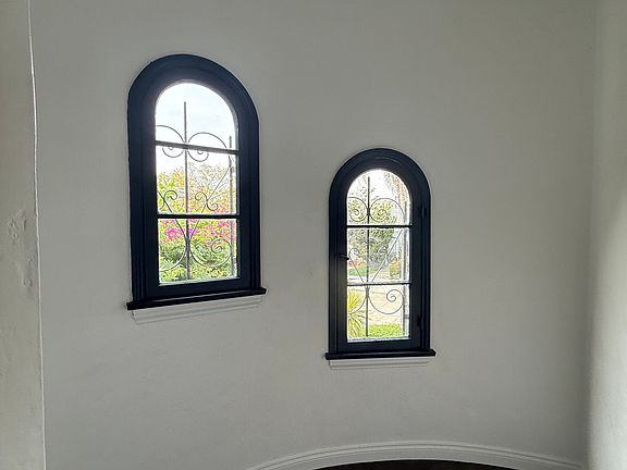 4th image of 1036 S Cloverdale Ave #1036