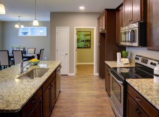 1710 Tamarack Rd, Shakopee, MN 55379