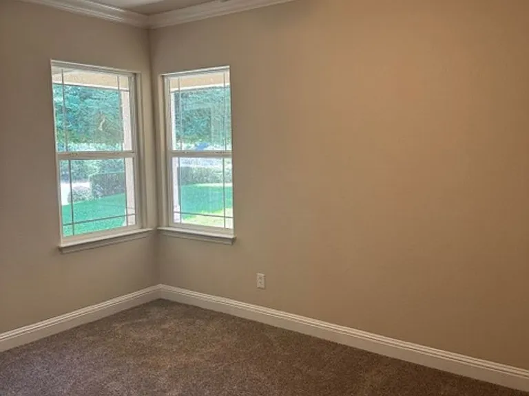 1390 Empress Ln — Photo 12