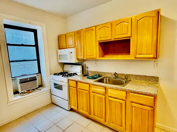 2234 Ocean Avenue image 1 of 9