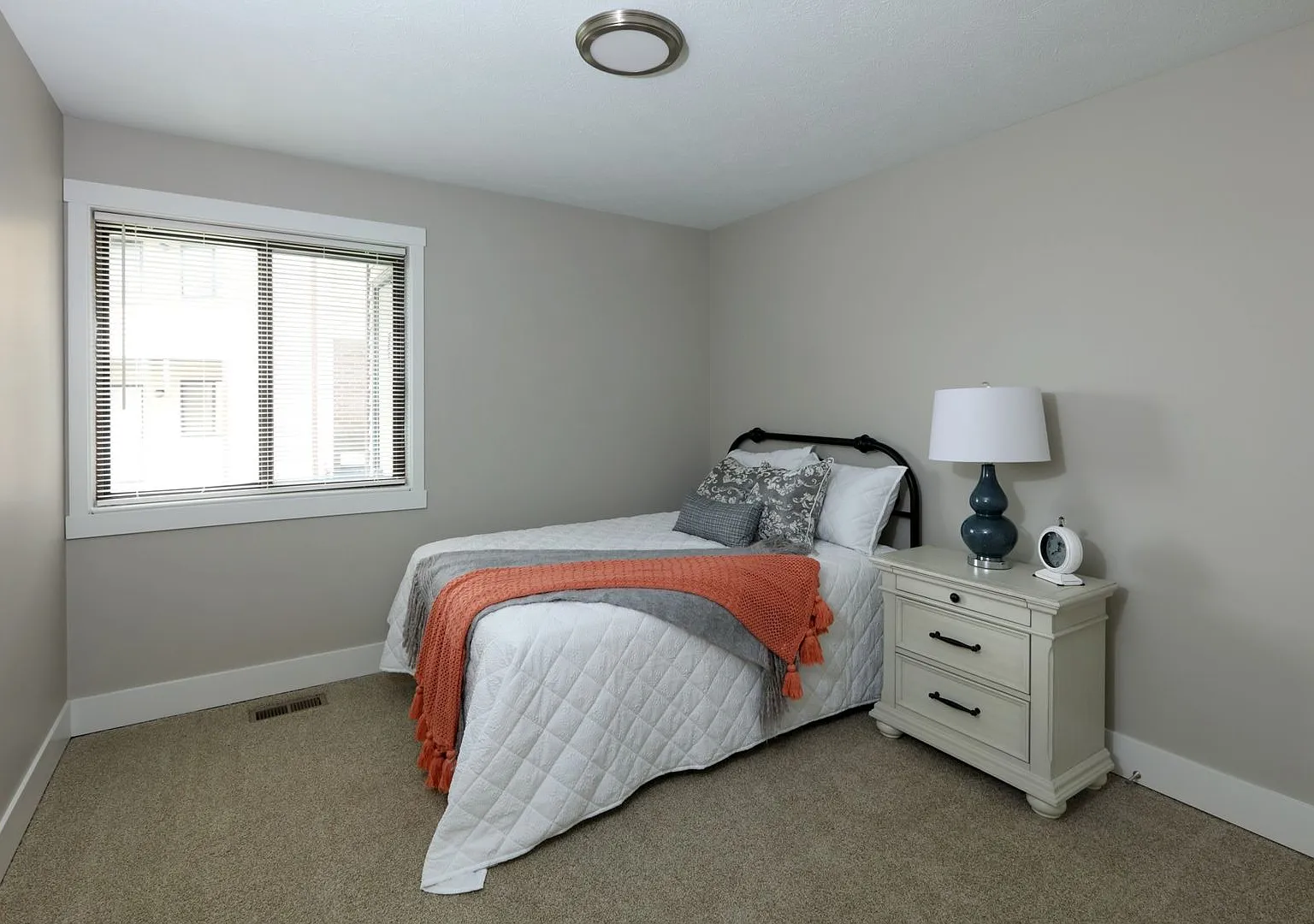Oak Tree Apartments — Photo 4