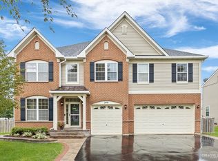 2491 Fallbrook Dr, Hampshire, IL 60140