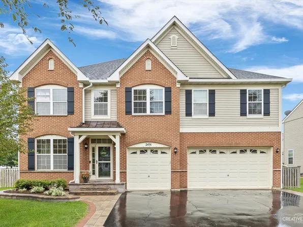 2491 Fallbrook Dr, Hampshire, IL 60140