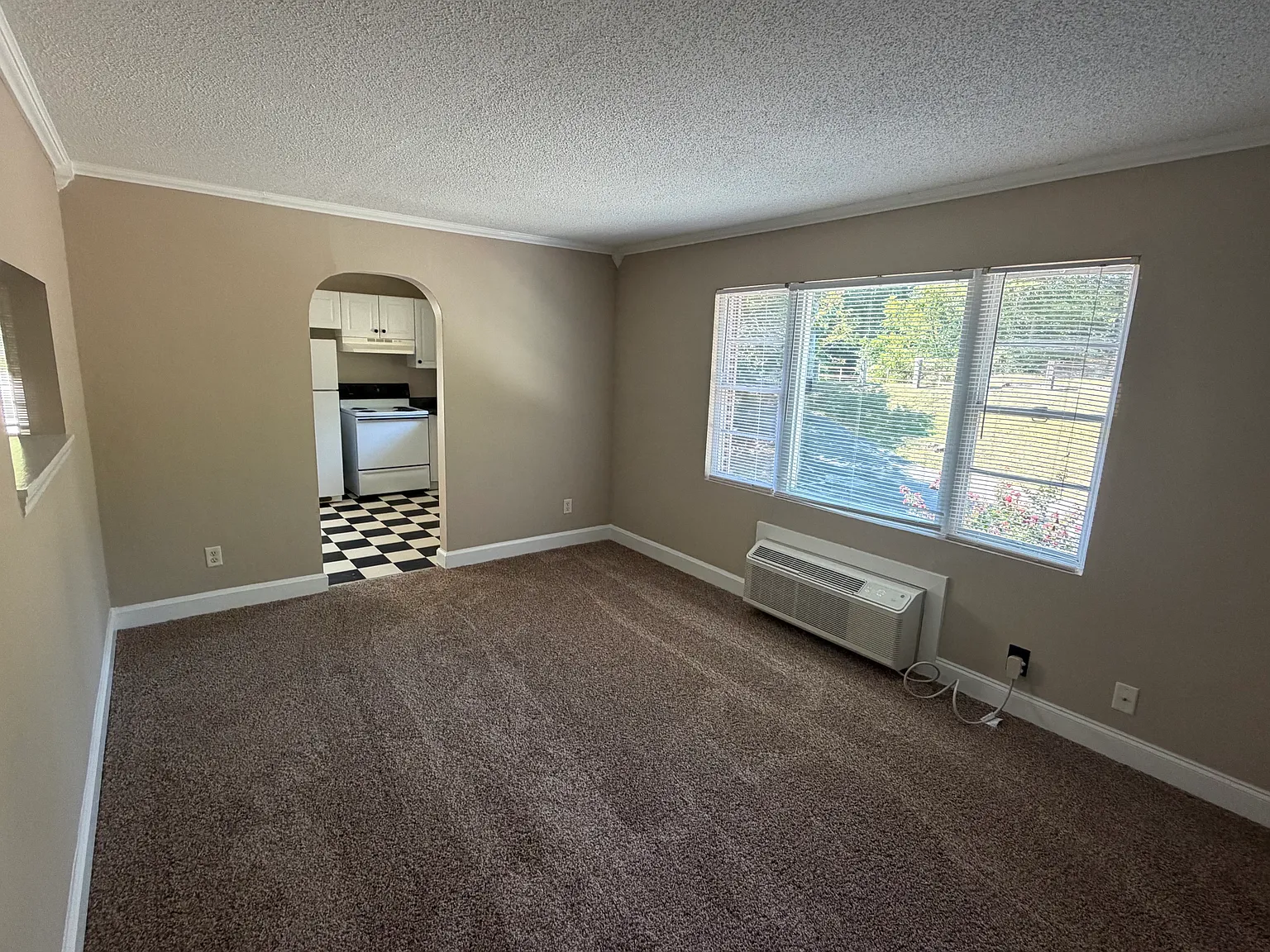 1 bed, 750 sqft, $850 — Photo 3
