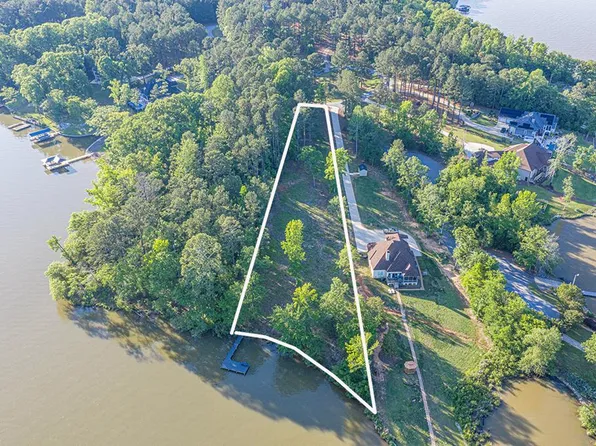 112 Long Point Rd, Hodges, SC 29653