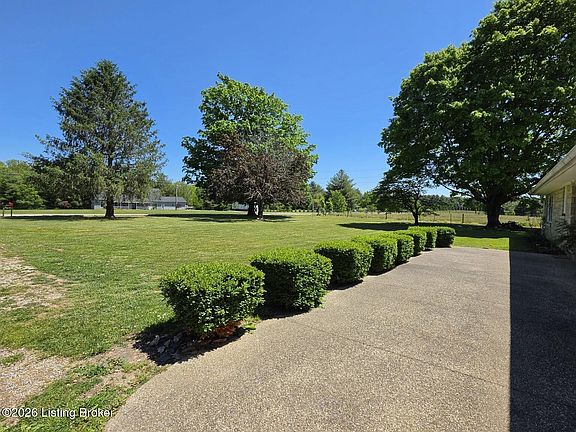 4th image of 865 Tennessee Ridge Rd