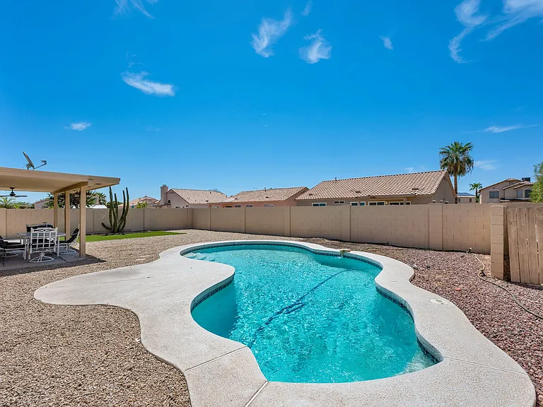 10319 W Luke Ave — Photo 15