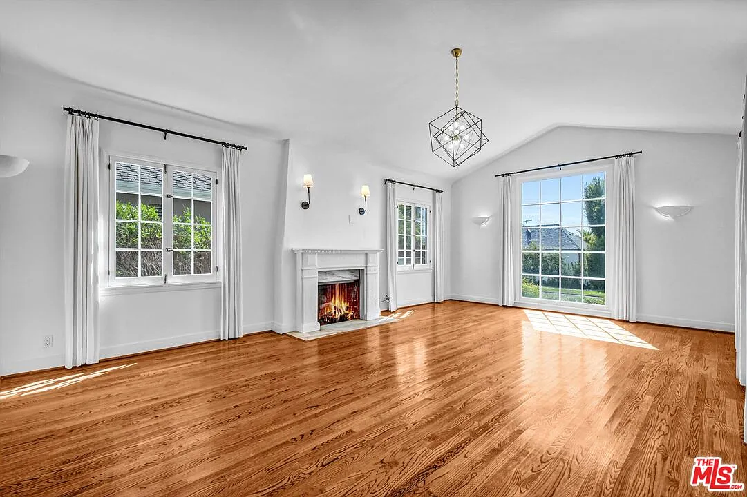 3 bed, 3.0 bath, 2167 sqft, $8,500 — Photo 3