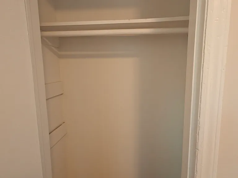 2217 Custer St #2 — Photo 3