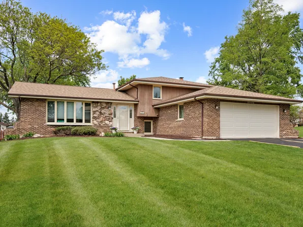 16W658 Therese Ct, Willowbrook, IL 60527