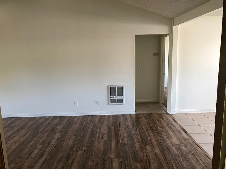 Woodside Garden Apartments — Photo 22