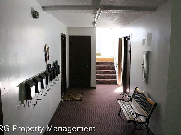 3rd image of 309 W 9th St APT 12