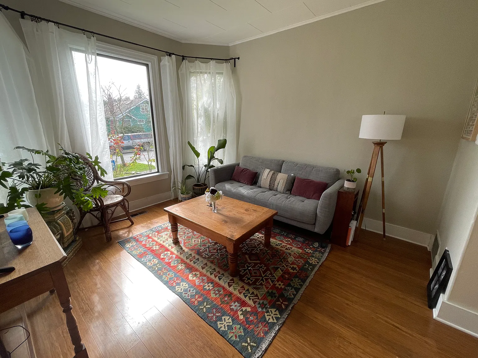 2 bed, 1060 sqft, $3,100 — Photo 2