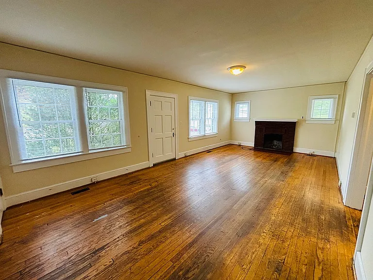 1410 N Main St — Photo 4