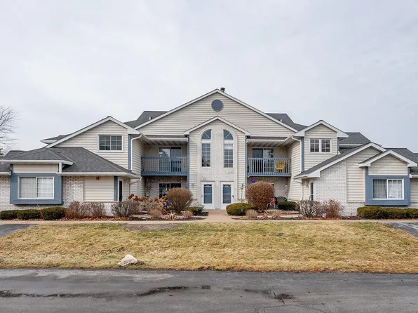 W240N2532 E Parkway Meadow CIRCLE #5, Pewaukee, WI 53072