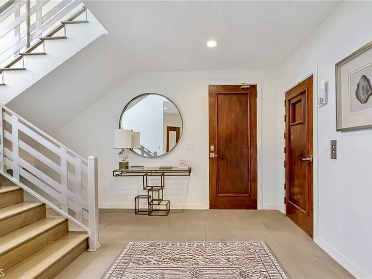 8835 Evanview Dr — Photo 19