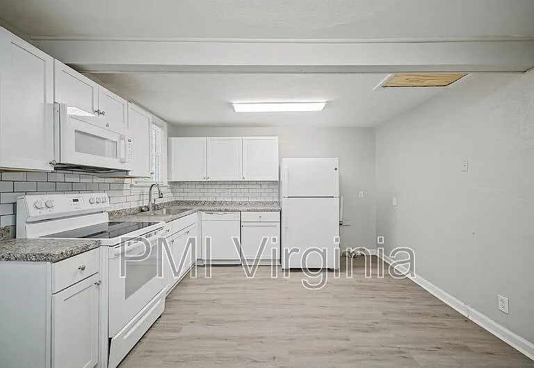 3407 Essex Cir — Photo 9