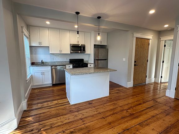 5th image of 33 Clifford St #3