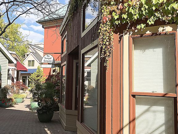 4th image of 221 2nd St #910