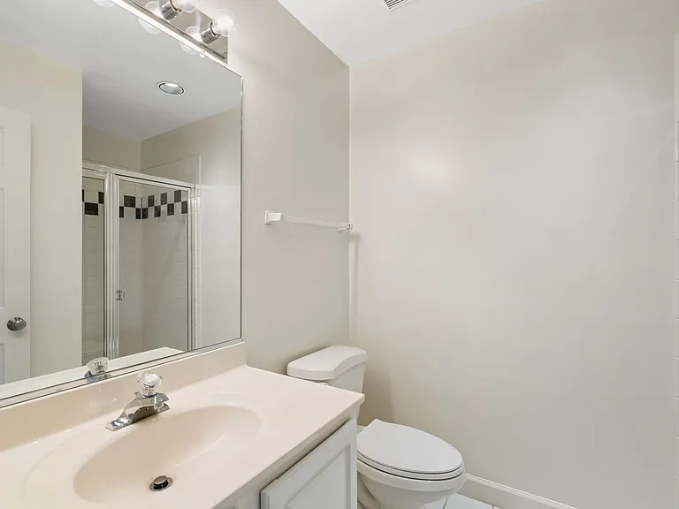 788 N Wakefield St — Photo 37