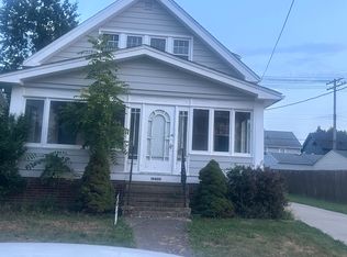 19400 Arrowhead Ave, Cleveland, OH 44119