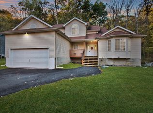 6043 Decker Rd, Bushkill, PA 18324